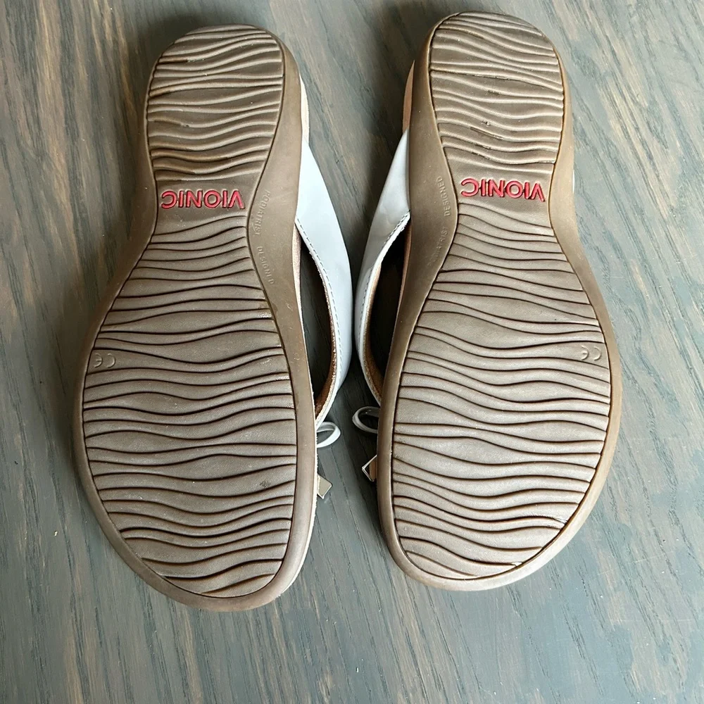 Vionic flip flops - Picture 2 of 3